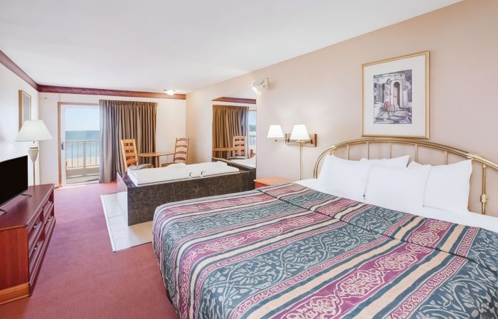 Super 8 by Wyndham Mackinaw City/Beachfront Area