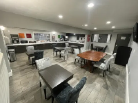 Countryside Inn & Suites Omaha East-Council Bluffs IA Hotels in Lewis