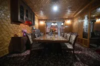 Goona Palace Houseboats