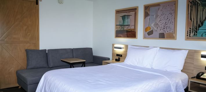 Airport Waterfront Inn Hotels in Delaware County
