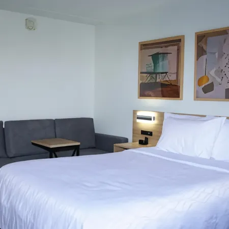 Airport Waterfront Inn