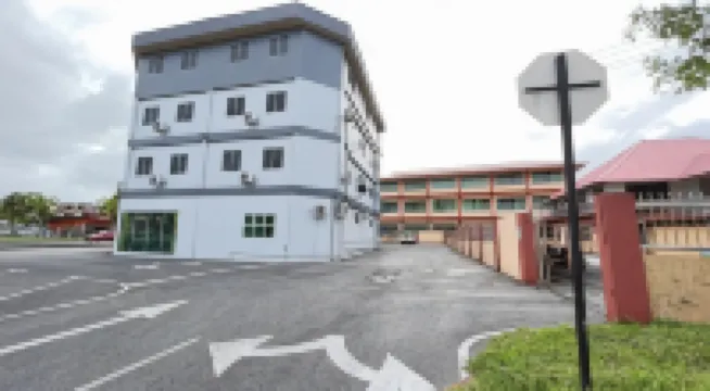 King Ing Hotel Hotels near Medan Mall Mukah