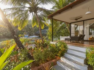 Pont Bleu Suites Riverside & Pool