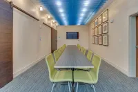 Holiday Inn Express & Suites Union City Hotels in Union City