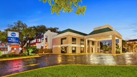 Best Western Oak Manor Отели рядом с достопримечательностью «Biloxi Lighthouse»