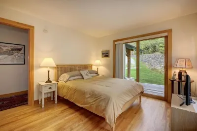 Oceanfront, water views, Overlook at Shore Haven, sleeps up to 12 Hotels near Mt Desert Island