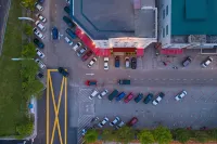 1 Million Hotel - parking