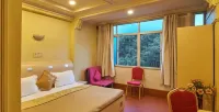 Hotel Tushar - Bed and Breakfasts