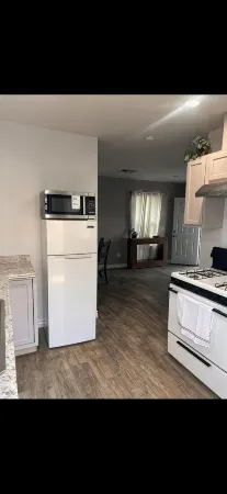 Spacious and Private Отели рядом с Аэропорт Медоус Филд