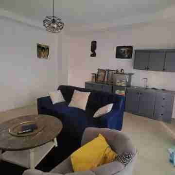 Cozy One Bedroom Apartment at 22 Others