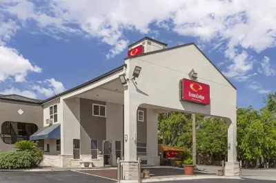 Econo Lodge Inn & Suites Near Lackland AFB Hotels in San Antonio