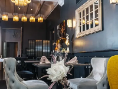 Logis Hotel le Parc Hotels in Moulins