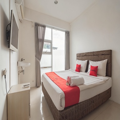 RedDoorz Near Trans Studio Mall Bongo Residence Hotels in Lengkong