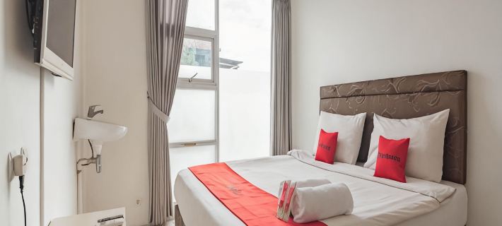 RedDoorz Near Trans Studio Mall Bongo Residence Hotels in Lengkong