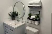 Cozy 2-bedroom townhome in peaceful Bimini with AC, WiFi