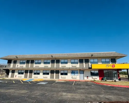 Super 8 by Wyndham Big Spring فنادق في بيغ سبرينغ