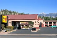Super 8 by Wyndham Nau/Downtown Conference Center - Pools