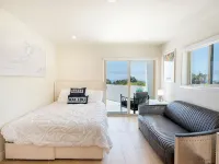 NEW!!! Ocean View Malibu Modern Home w/ Mini Golf & Spa Hotels in Malibu