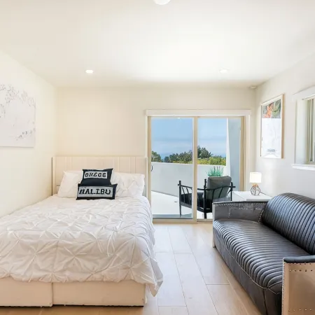NEW!!! Ocean View Malibu Modern Home w/ Mini Golf & Spa