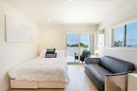 NEW!!! Ocean View Malibu Modern Home w/ Mini Golf & Spa