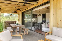 Modern House near the Beach - Homestays