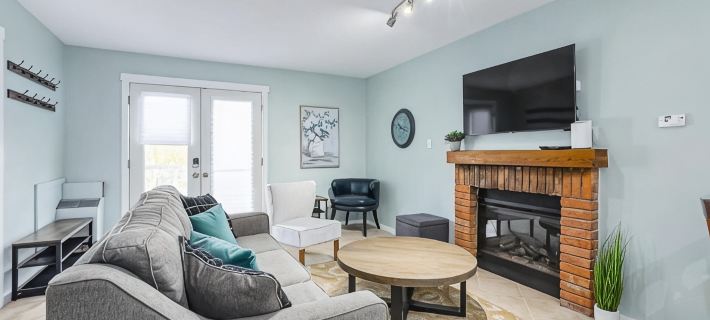 The Alpine - Central Collingwood Condo Hotels in Collingwood