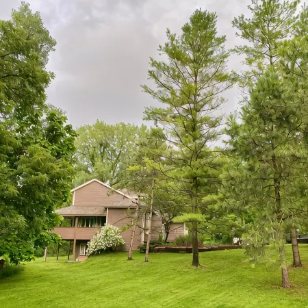 Charming and Private 3-bedroom house by Saylorville Lake, North of Johnston