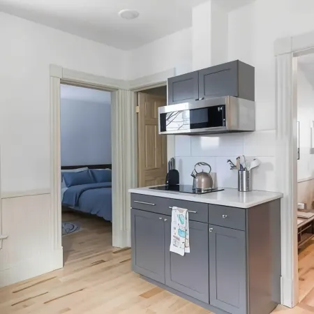 Cityscape Sanctuary: parking+laundry
