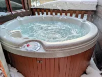 Luxurious condo with private hot tub, steps from the village and adventure! - 4 tähden