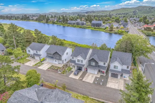 Seaside Riverfront Escape • HotTub • Walk to Beach