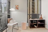 Unbeatable Location - Sleek 1BR  Melbourne Central - เปิดใหม่