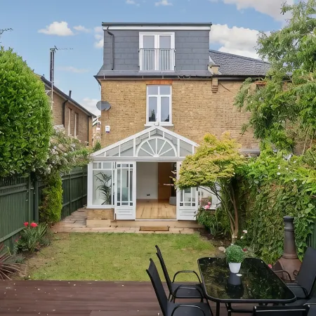 Kingston 3BR | Relaxed Comfort for Family & Work
