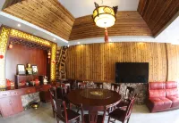 Xinhua Xionghuazhai Farmhouse - Mountain view