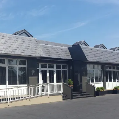 Flannery's Hotel โรงแรมใกล้สนามแข่งม้า Galway Racecourse