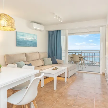 Frente al Mar: Terraza, Altura y Playa a 1 min