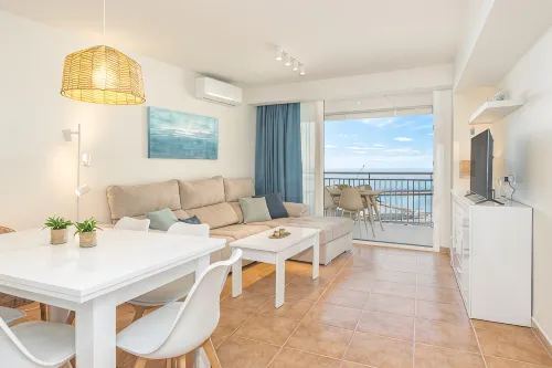 Frente al Mar: Terraza, Altura y Playa a 1 min - Balcony