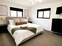 Modern home with privacy of the hills right in town! - Boutique