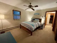 NEW! Charming 3BR/2BA Lake House in the Woods of the desirable Black River area - 4 ดาว
