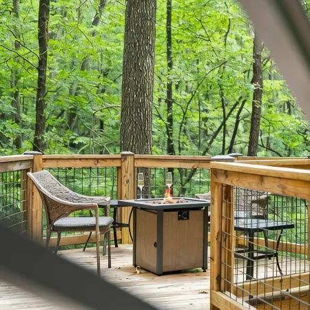 Bird Song Cabin: Romantic-Cozy-w/Hot Tub-Fast WiFi Near Helen, GA. Pet-Friendly!