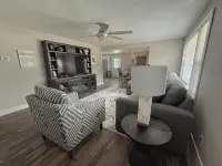 Emerald & Ivory Cottage - 2-Star