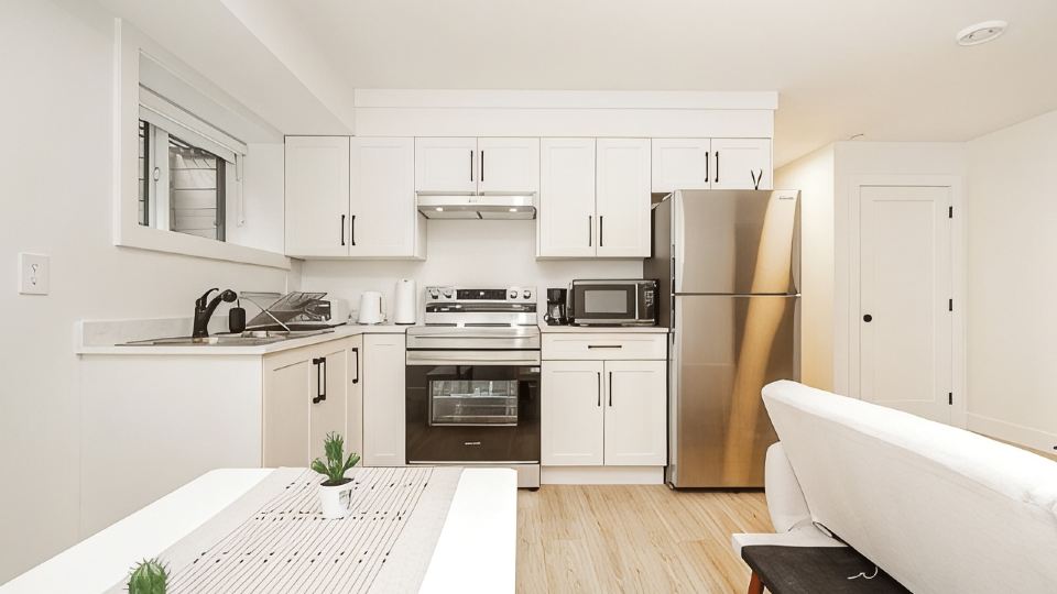 Cozy & Spacious 2BR Guest Suite, Near Vancouver
