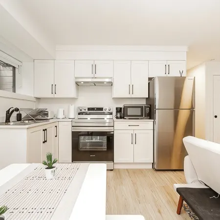 Cozy & Spacious 2BR Guest Suite, Near Vancouver