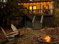 Cozy 2-bedroom Lakehouse on the South Bayou of Hamlin Lake Hotel a Hamlin Township