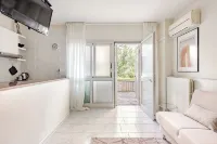 Lake Garda Holiday Apartment 3 Villa Magnolia - Homestays