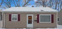 MSU Area, 65 Inch TV, Elevated Deck, Pets Welcome, Full Kitchen,  TV in Bedroom.