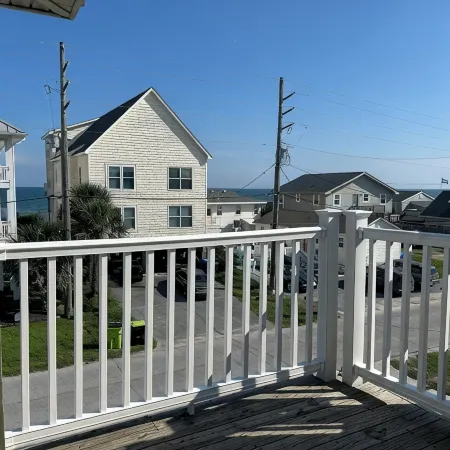 Charming and convenient 4 BR house in the heart of Surf City!