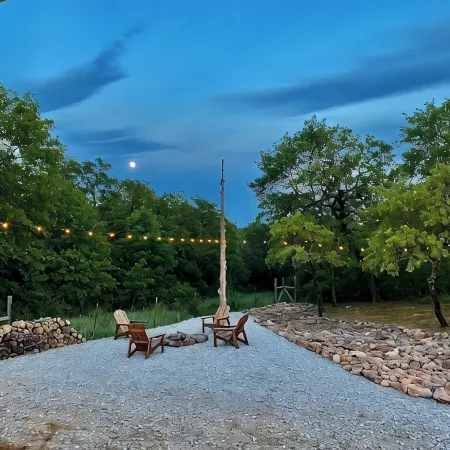 Little White Barn - Private 20 Acre Escape w/ Pond