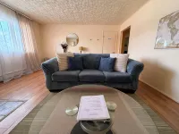 In Town 2Br: Dedicated Workspace, Free Wifi, Full Kitchen, and Laundry Access. - Condos