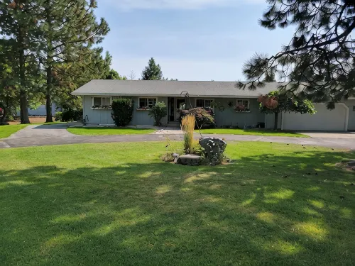 Quiet, cozy, well-lit basement studio in a peaceful Coeur d'Alene neighborhood