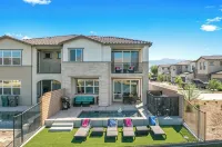 Lakefront Luxury Villa 4 bedroom+loft with Pool